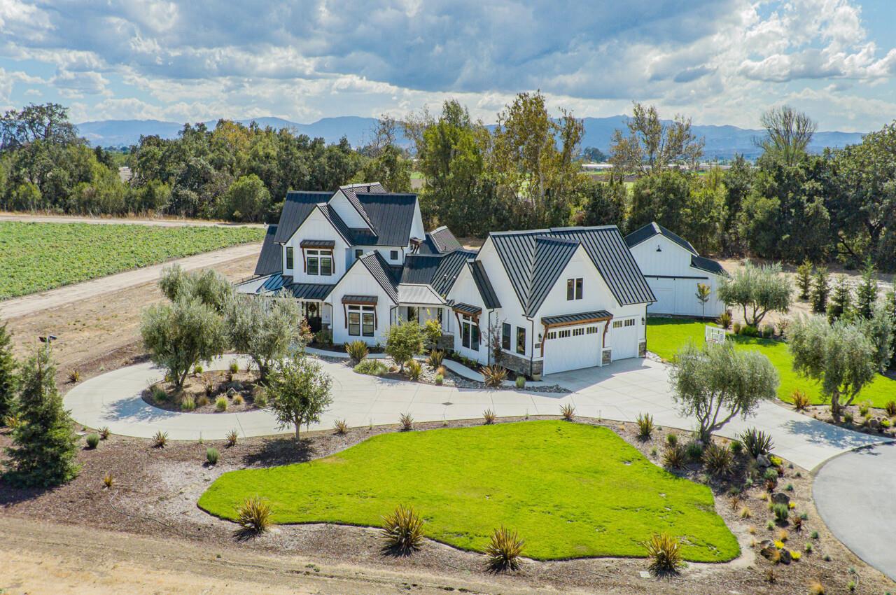 Photo of 343 Pacheco Creek Ln in Hollister, CA