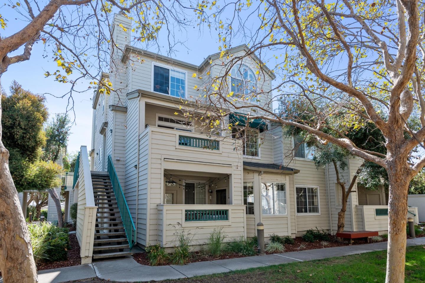 Detail Gallery Image 1 of 1 For 2807 Hastings Shore Ln, Redwood Shores,  CA 94065 - 3 Beds | 3 Baths