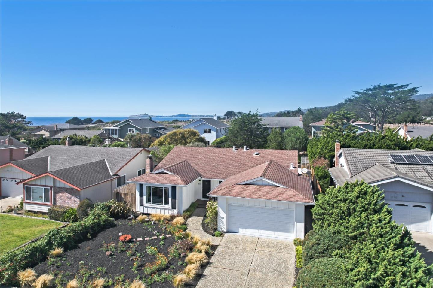 Detail Gallery Image 1 of 1 For 408 Beach Ave, Half Moon Bay,  CA 94019 - 3 Beds | 2 Baths