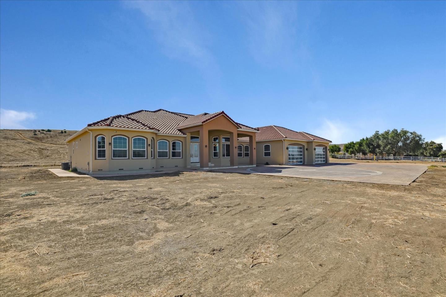 Detail Gallery Image 2 of 67 For 721 Riverside Rd, Hollister,  CA 95023 - 4 Beds | 3/2 Baths