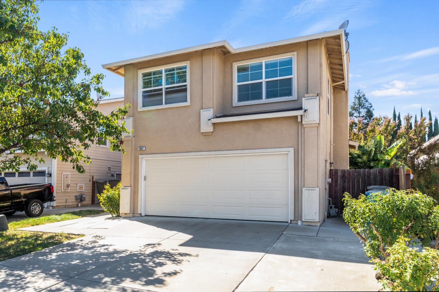 Detail Gallery Image 1 of 34 For 687 Chateau Cir, Vacaville,  CA 95687 - 3 Beds | 2/1 Baths