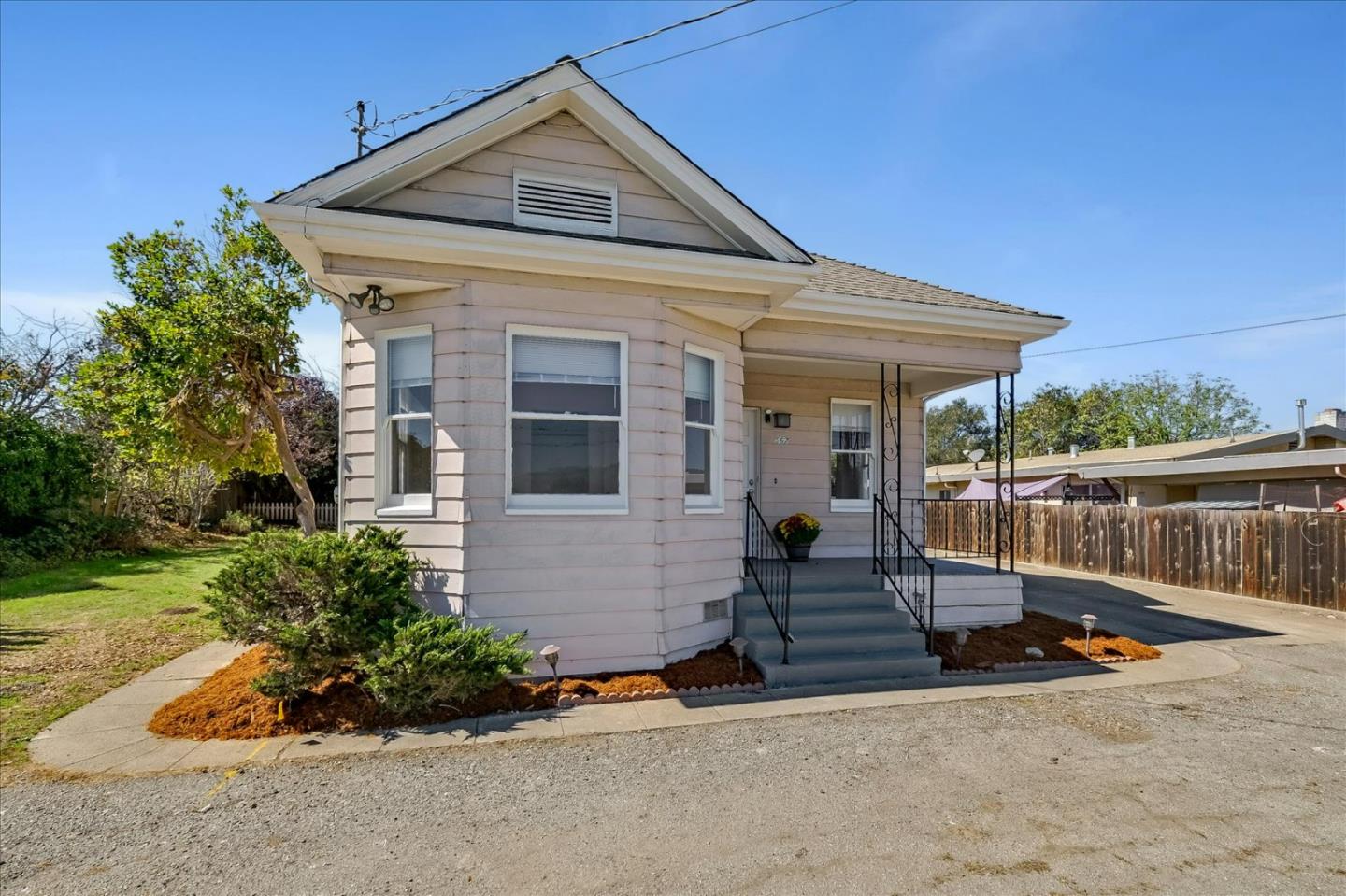 567 Green Valley Road, Watsonville, CA 95076 3 Beds 1 Baths (Sold