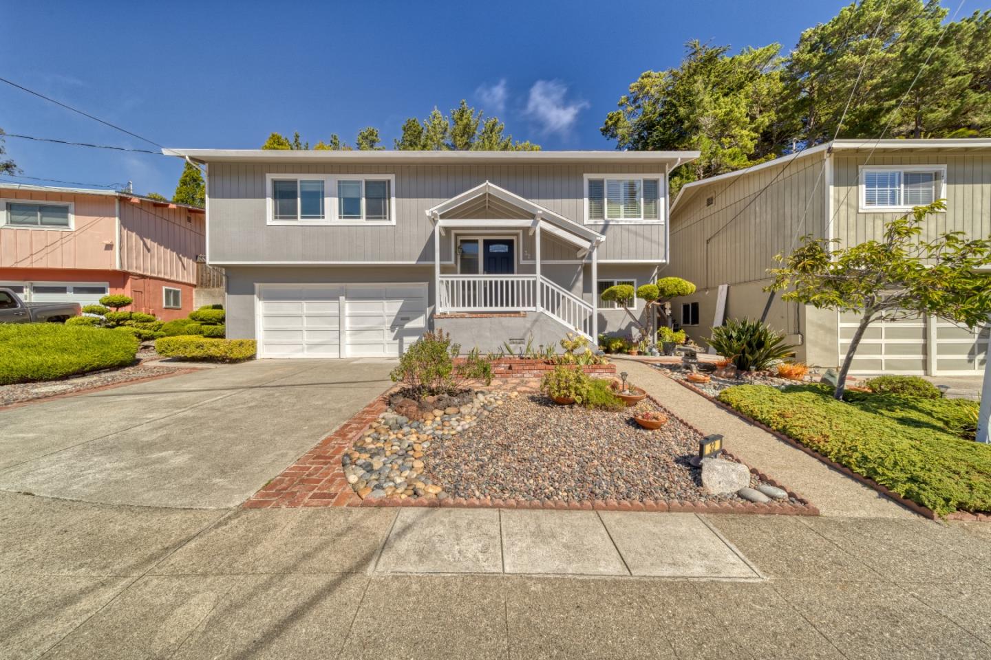 Detail Gallery Image 1 of 1 For 32 Cranham Ct, Pacifica,  CA 94044 - 3 Beds | 2 Baths