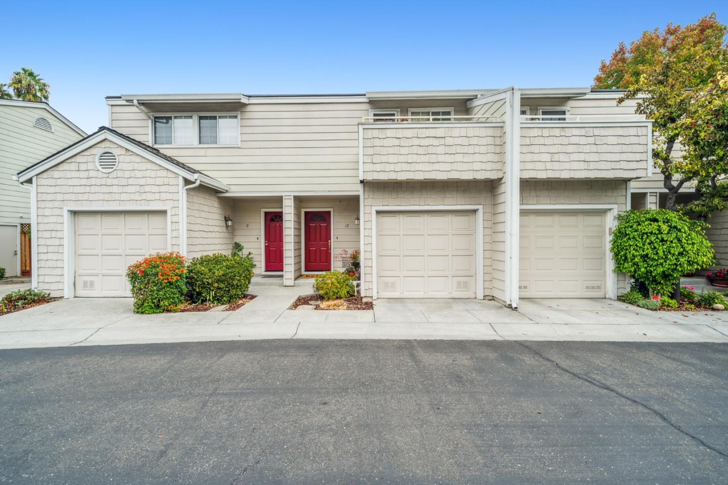 Detail Gallery Image 1 of 26 For 173 Sierra Vista #10,  Mountain View,  CA 94043 - 2 Beds | 2/1 Baths