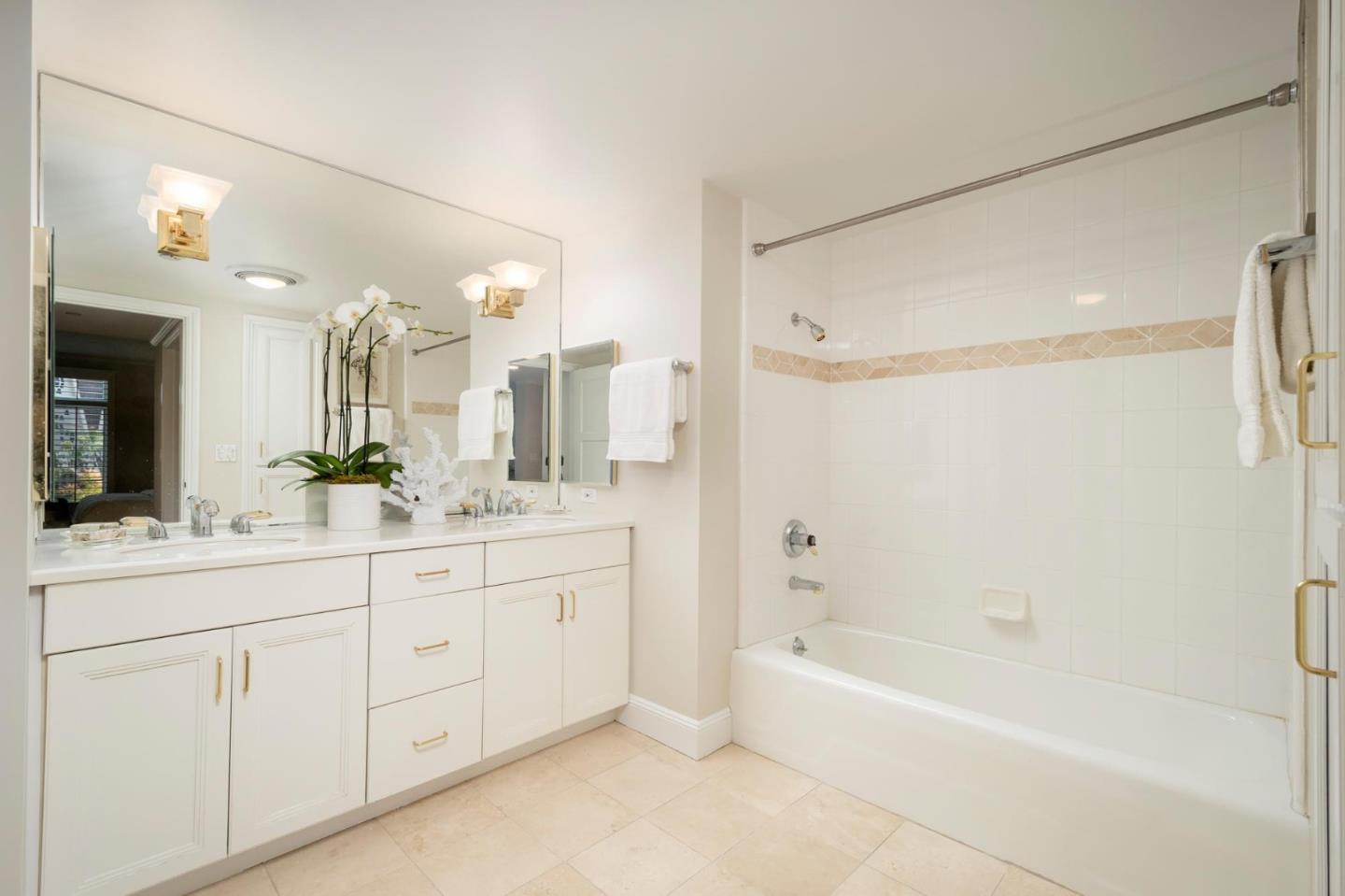 Detail Gallery Image 9 of 27 For 555 Byron St #201,  Palo Alto,  CA 94301 - 3 Beds | 2/1 Baths