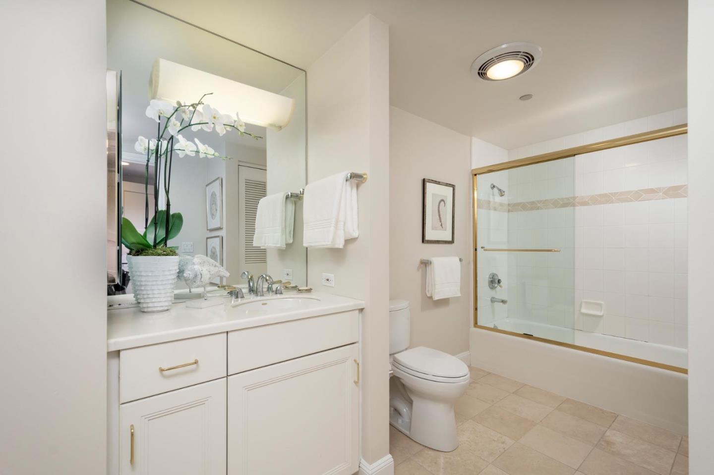Detail Gallery Image 13 of 27 For 555 Byron St #201,  Palo Alto,  CA 94301 - 3 Beds | 2/1 Baths