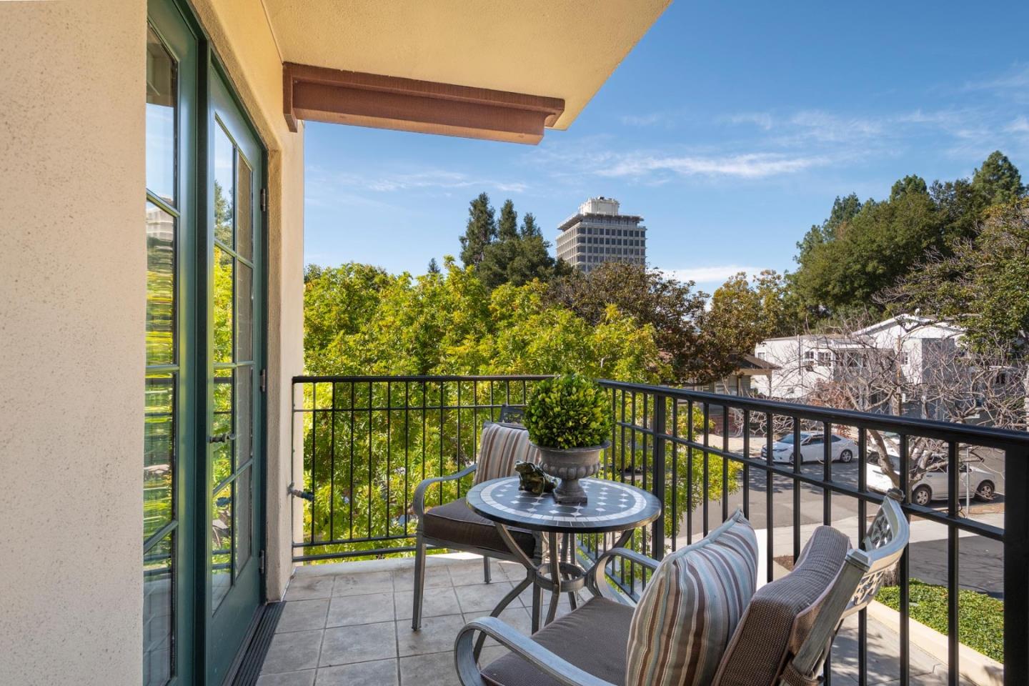 Detail Gallery Image 16 of 27 For 555 Byron St #201,  Palo Alto,  CA 94301 - 3 Beds | 2/1 Baths