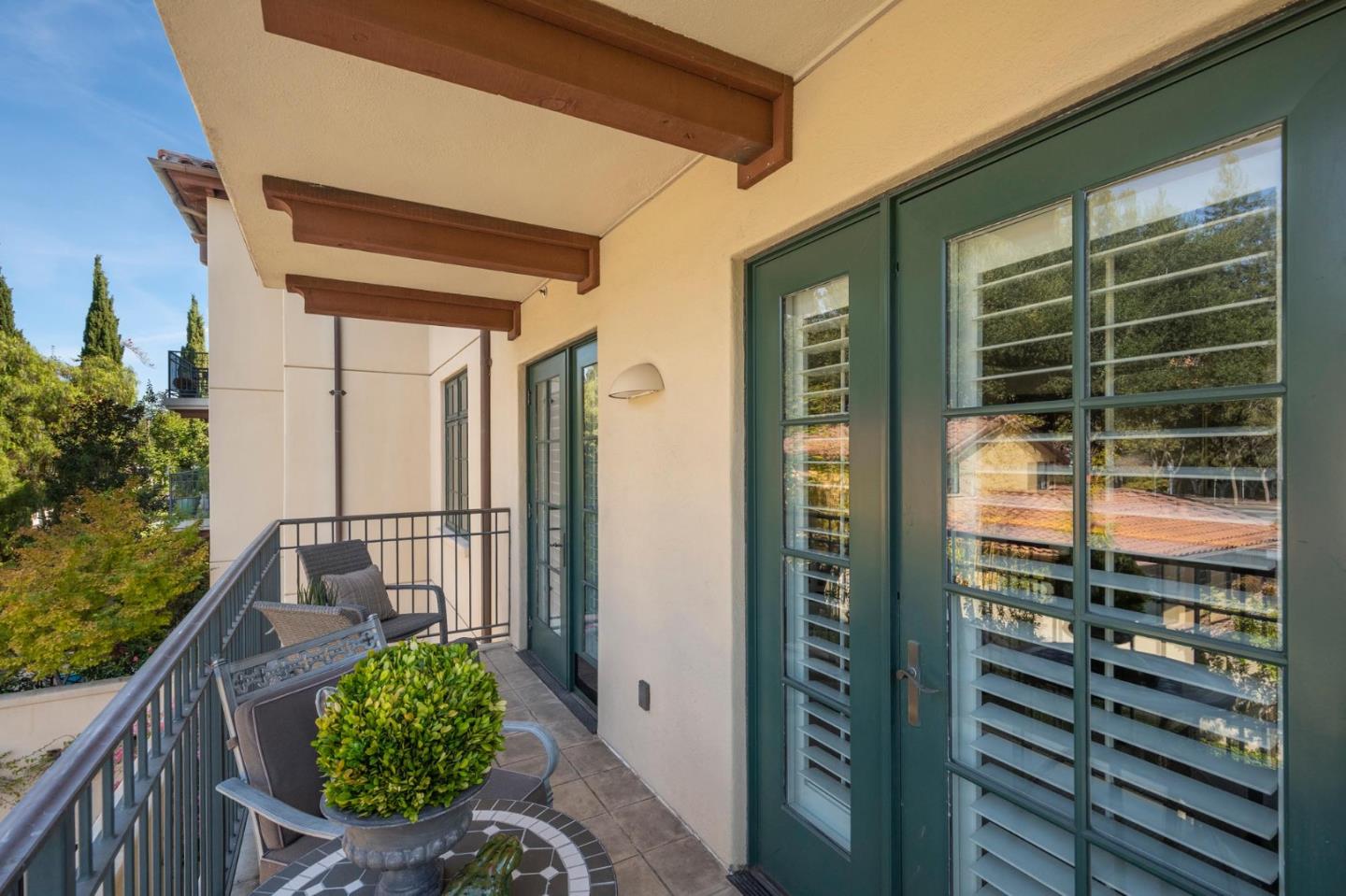 Detail Gallery Image 17 of 27 For 555 Byron St #201,  Palo Alto,  CA 94301 - 3 Beds | 2/1 Baths