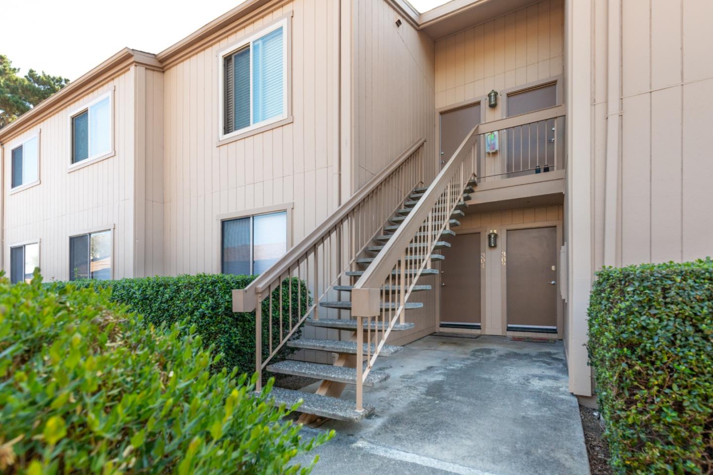 Detail Gallery Image 1 of 1 For 300 Glenwood Cir #403,  Monterey,  CA 93940 - 1 Beds | 1 Baths