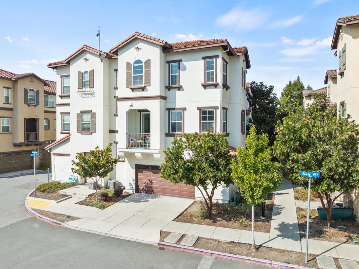 Detail Gallery Image 1 of 1 For 1011 Coriander Walkway, San Jose,  CA 95133 - 2 Beds | 2/1 Baths