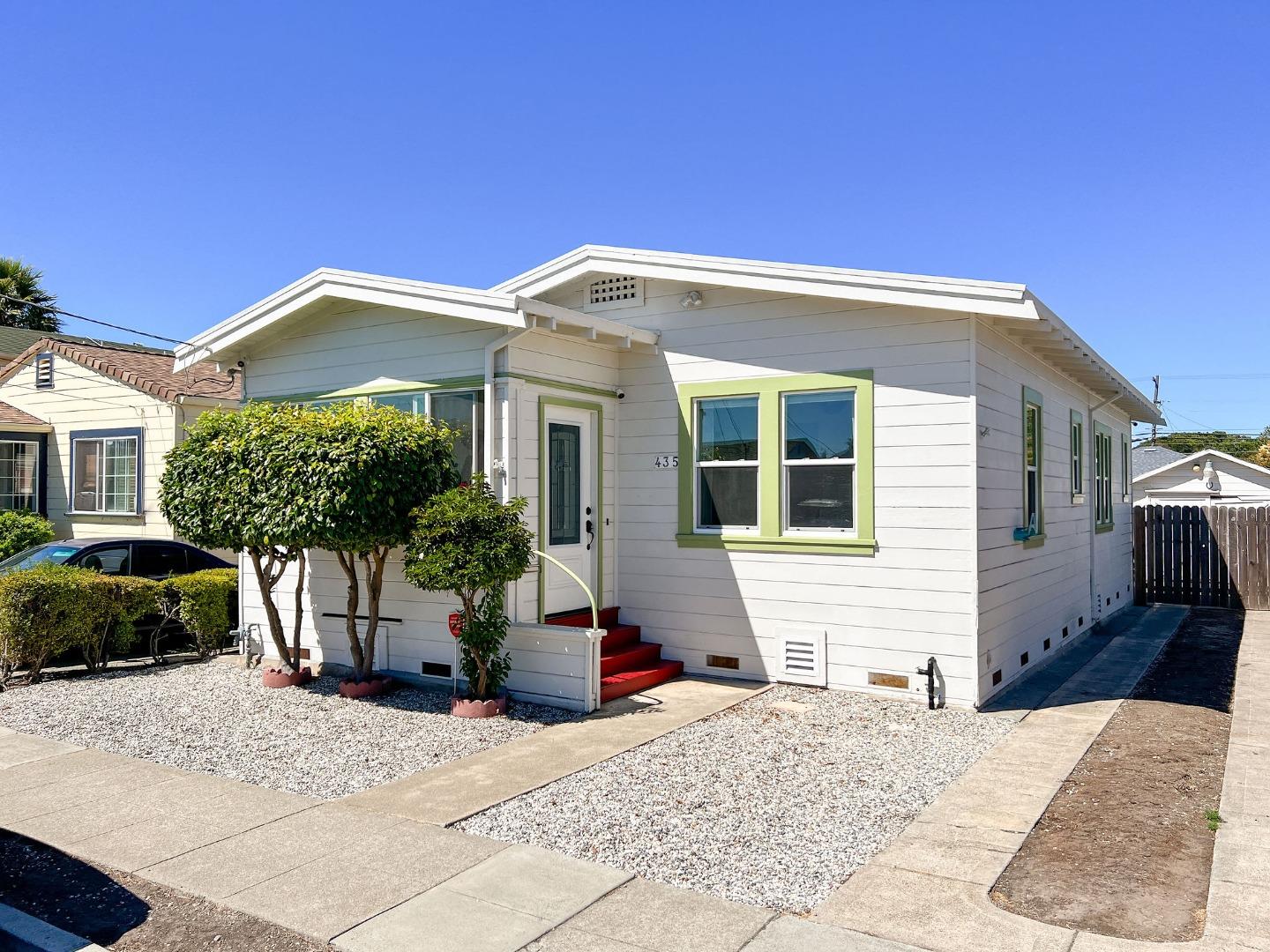 Detail Gallery Image 1 of 1 For 435 38th St, Richmond,  CA 94805 - 2 Beds | 1 Baths