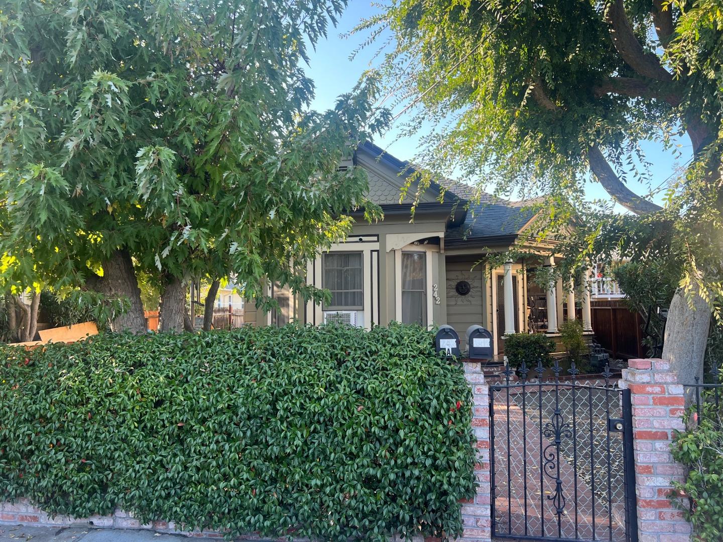 Photo of 242 Madison Ave in Redwood City, CA
