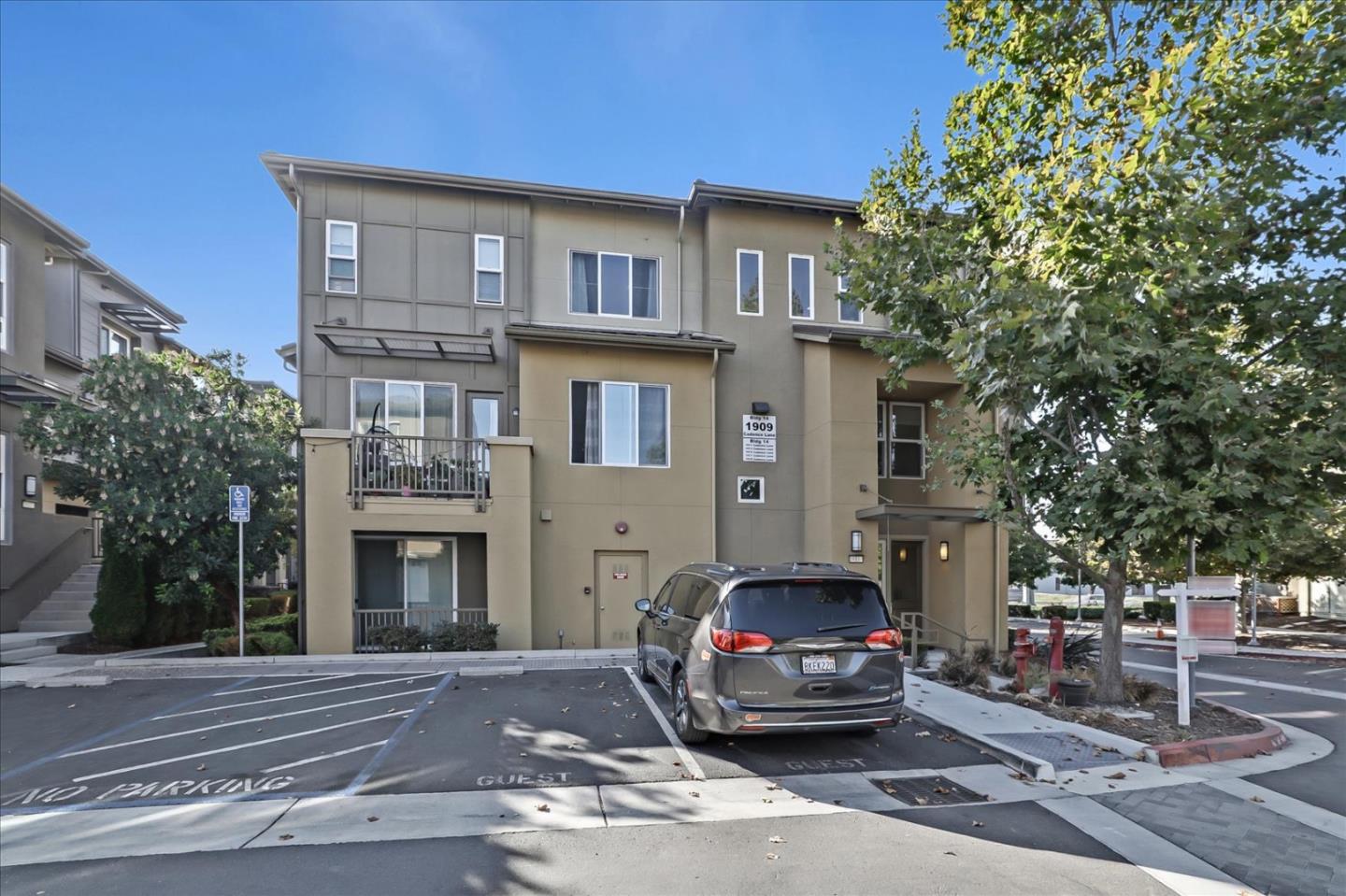 Detail Gallery Image 1 of 1 For 1911 Cadence Ln, Milpitas,  CA 95035 - 2 Beds | 2/1 Baths