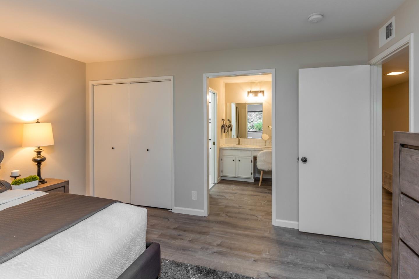 Detail Gallery Image 12 of 27 For 14333 Saratoga Ave #5,  Saratoga,  CA 95070 - 2 Beds | 2 Baths