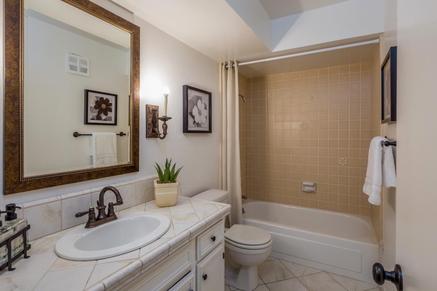 Detail Gallery Image 16 of 27 For 14333 Saratoga Ave #5,  Saratoga,  CA 95070 - 2 Beds | 2 Baths
