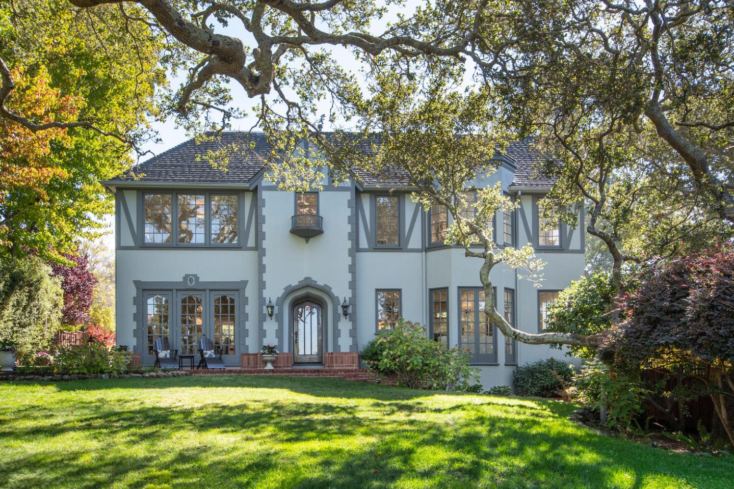 Photo of 2301 Oakdale Rd in Hillsborough, CA