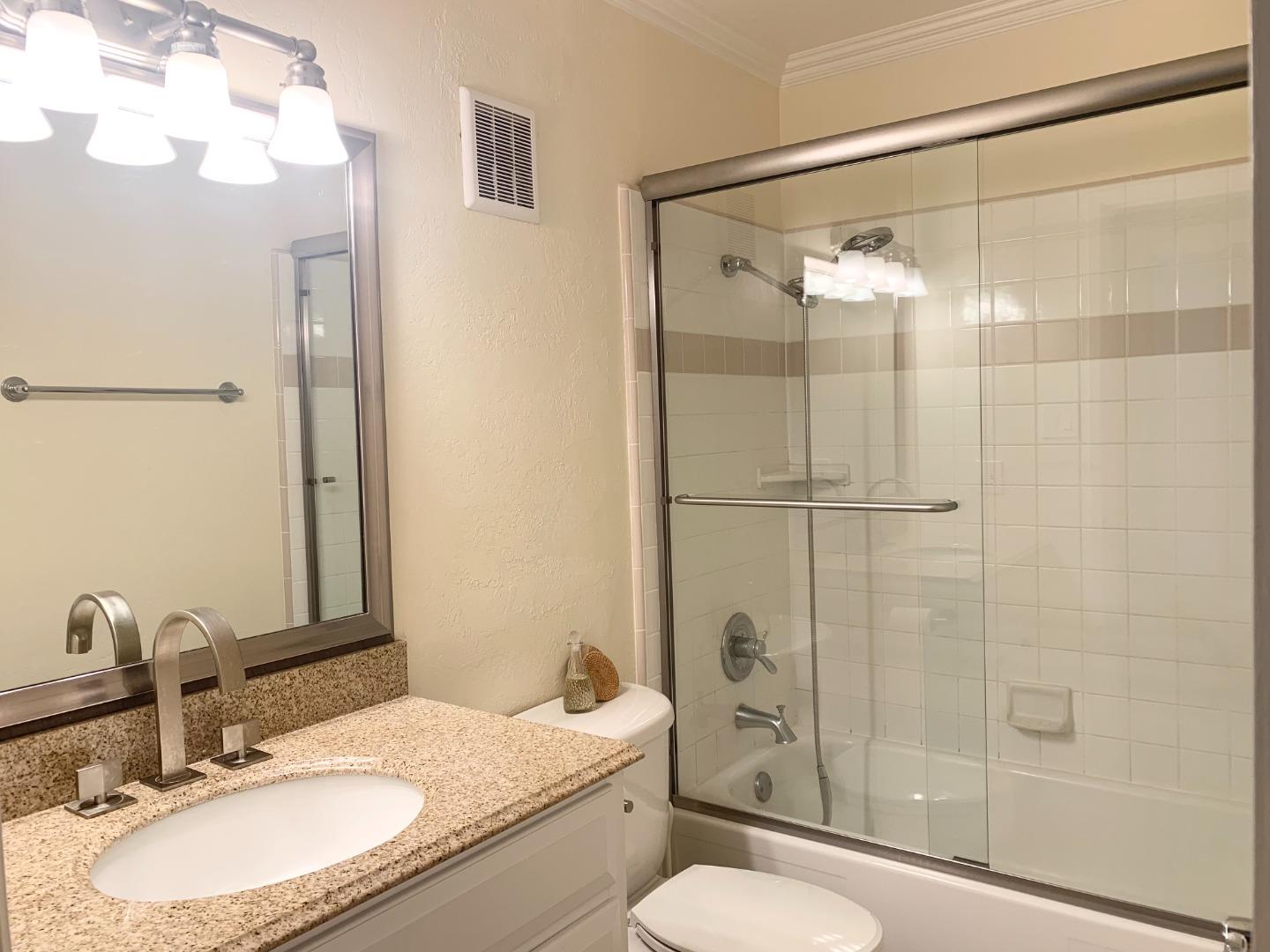Detail Gallery Image 10 of 22 For 701 N Rengstorff Ave #18,  Mountain View,  CA 94043 - 2 Beds | 1 Baths