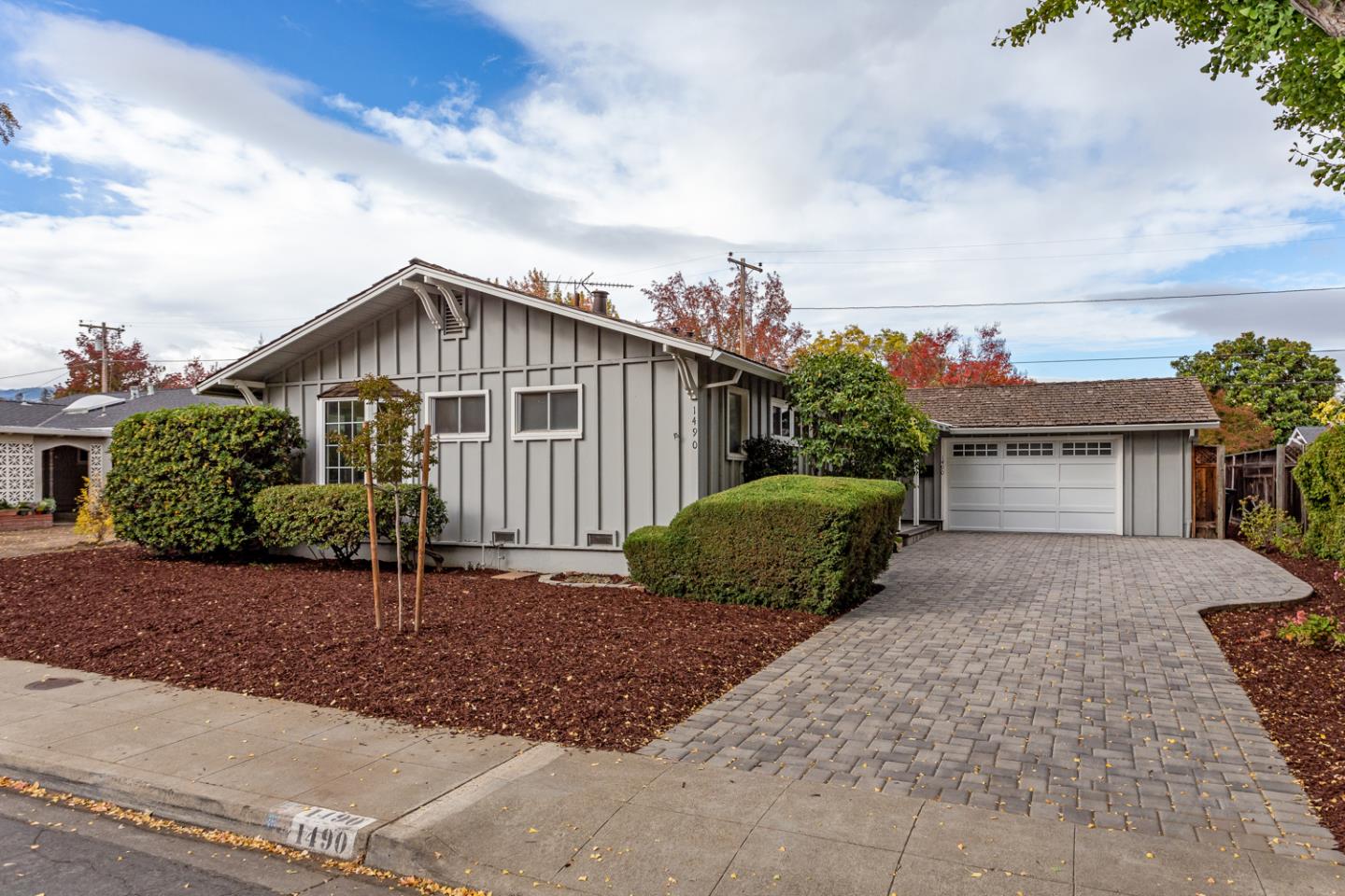 Detail Gallery Image 1 of 1 For 1490 Gretel Ln, Mountain View,  CA 94040 - 3 Beds | 2 Baths