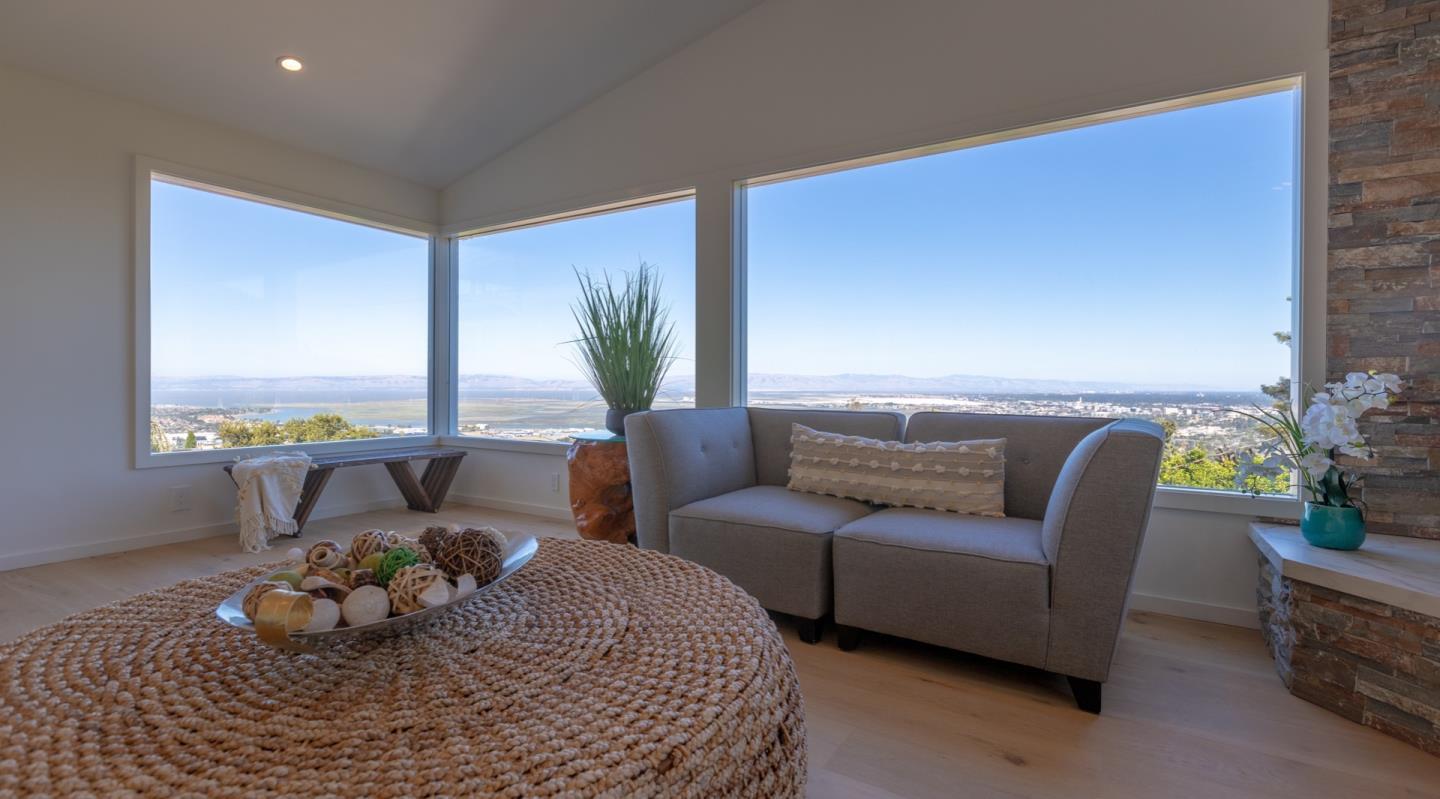 15 Buckland Ct, San Carlos, CA 94070 3 Beds 2/1 Baths (Sold