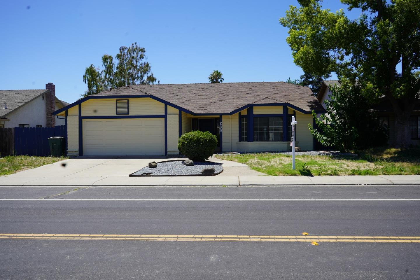 Photo of 396 Lancaster Dr in Manteca, CA