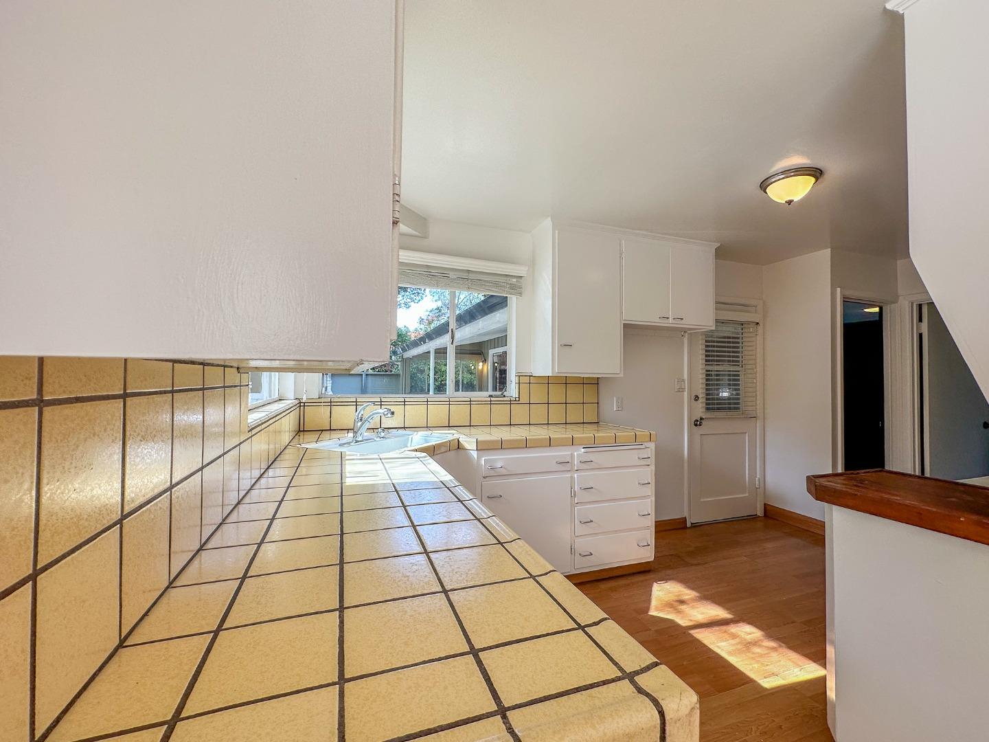 Detail Gallery Image 10 of 19 For 15050 Park Dr, Saratoga,  CA 95070 - 3 Beds | 2 Baths