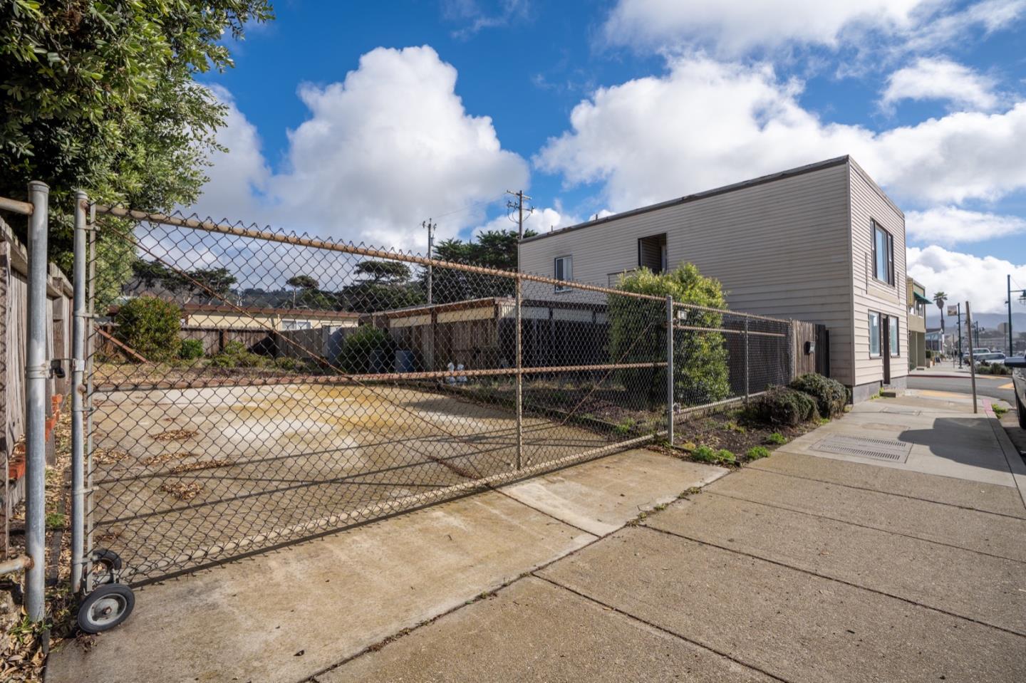 Detail Gallery Image 2 of 11 For 1521 Palmetto Ave, Pacifica,  CA 94044 - – Beds | – Baths