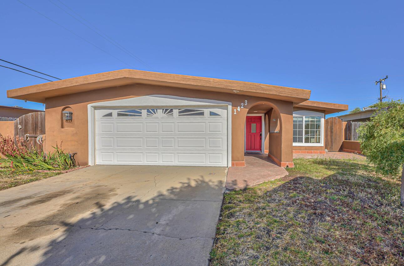 Detail Gallery Image 1 of 13 For 1423 Ramona Ave, Salinas,  CA 93906 - 3 Beds | 2 Baths