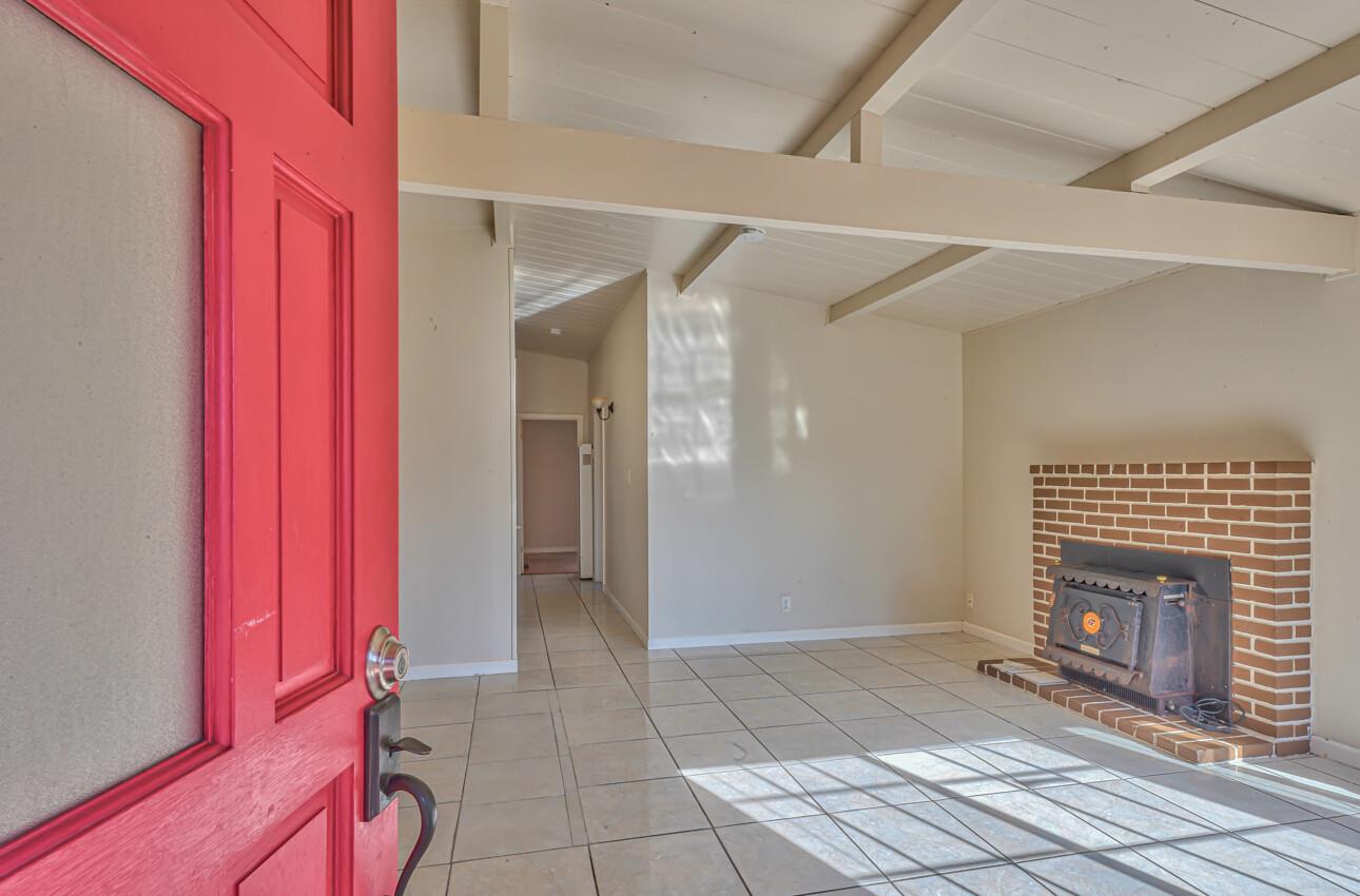 Detail Gallery Image 4 of 13 For 1423 Ramona Ave, Salinas,  CA 93906 - 3 Beds | 2 Baths