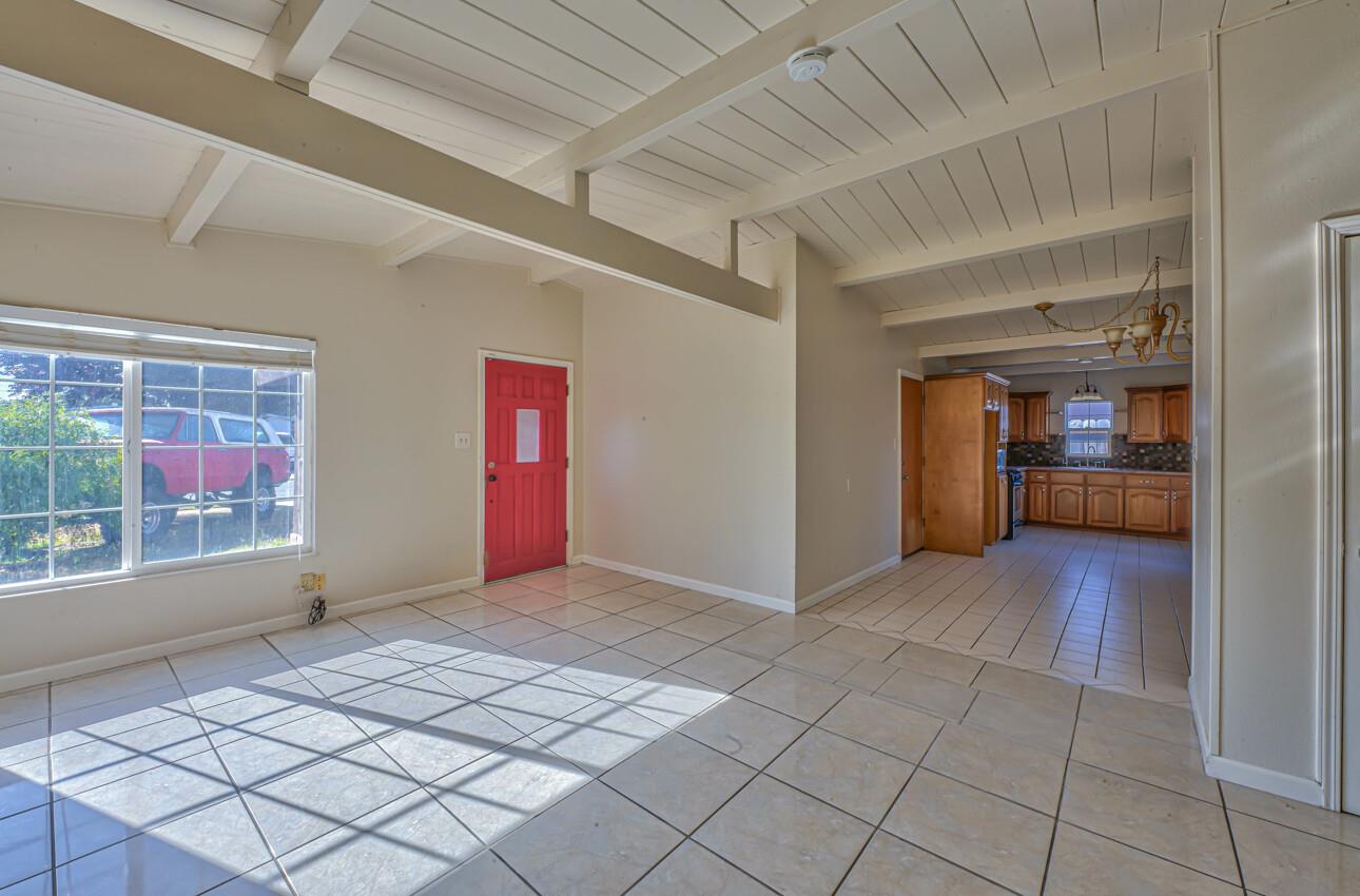 Detail Gallery Image 6 of 13 For 1423 Ramona Ave, Salinas,  CA 93906 - 3 Beds | 2 Baths