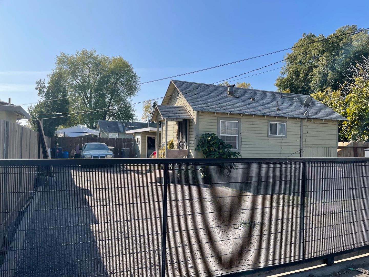 1211 W 11th St, Merced, CA 95341 photo 3