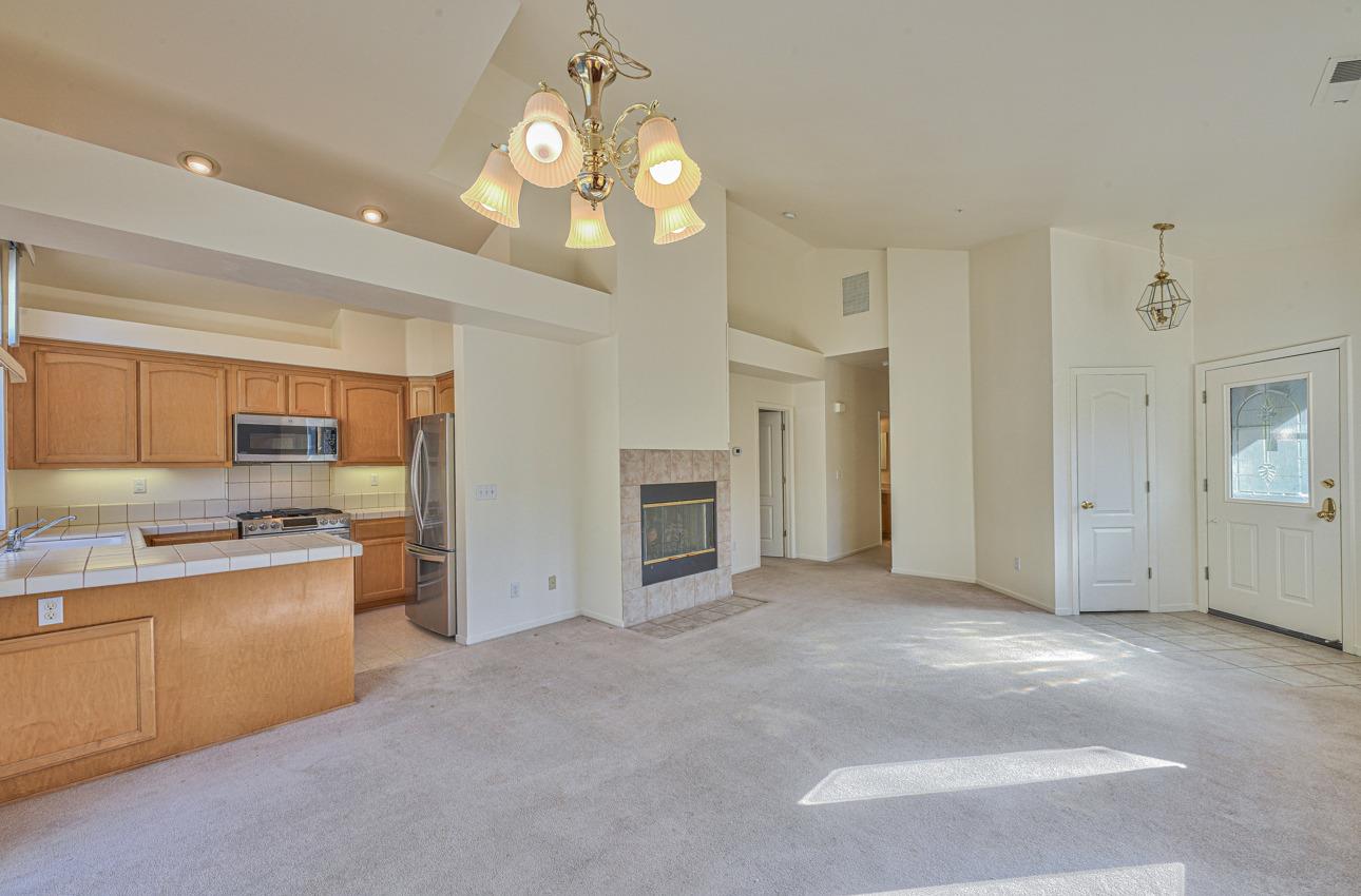 Detail Gallery Image 10 of 36 For 25238 Azalea Ct, Salinas,  CA 93908 - 3 Beds | 2 Baths