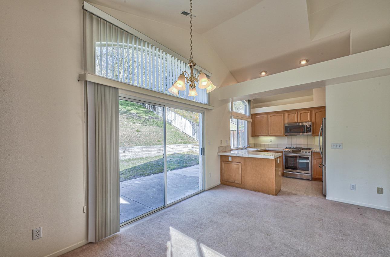 Detail Gallery Image 11 of 36 For 25238 Azalea Ct, Salinas,  CA 93908 - 3 Beds | 2 Baths