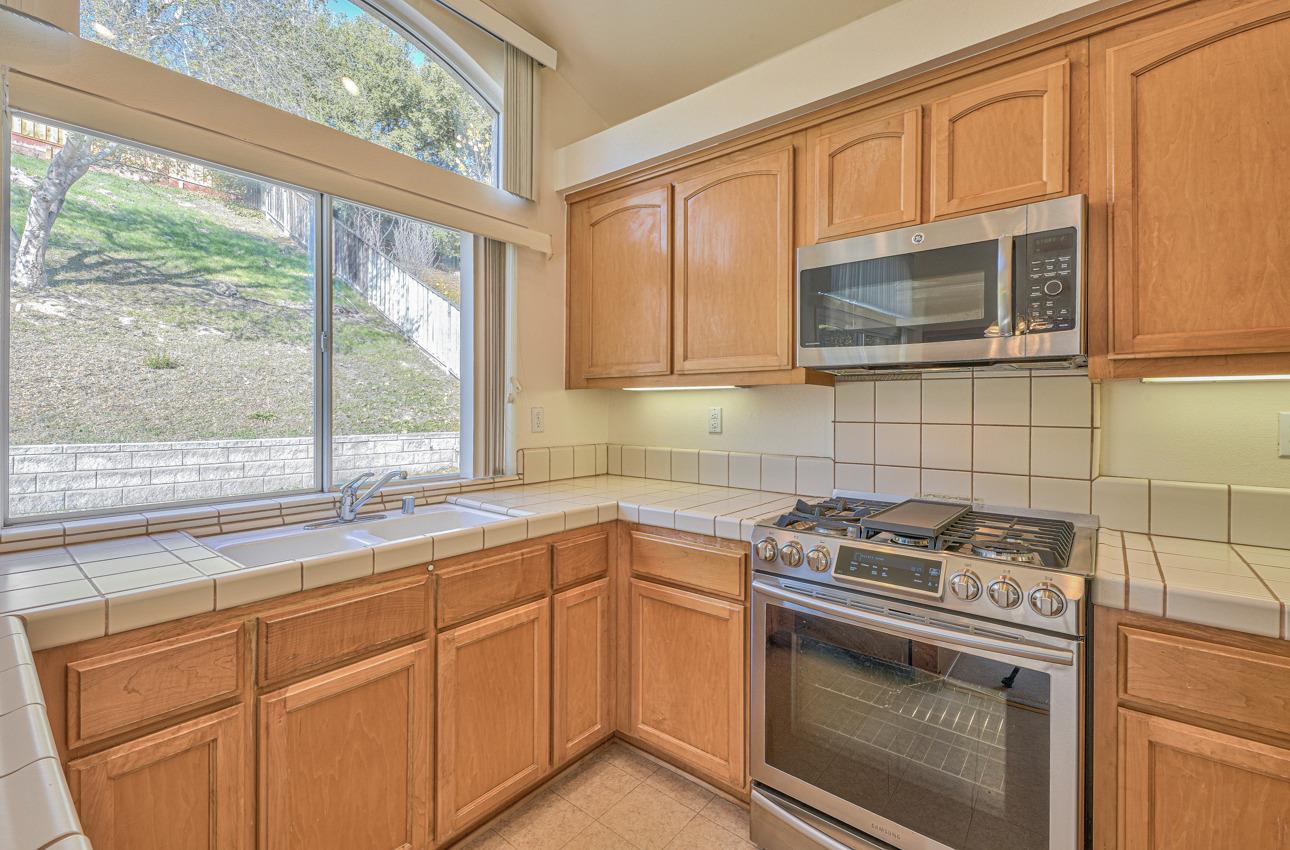 Detail Gallery Image 13 of 36 For 25238 Azalea Ct, Salinas,  CA 93908 - 3 Beds | 2 Baths