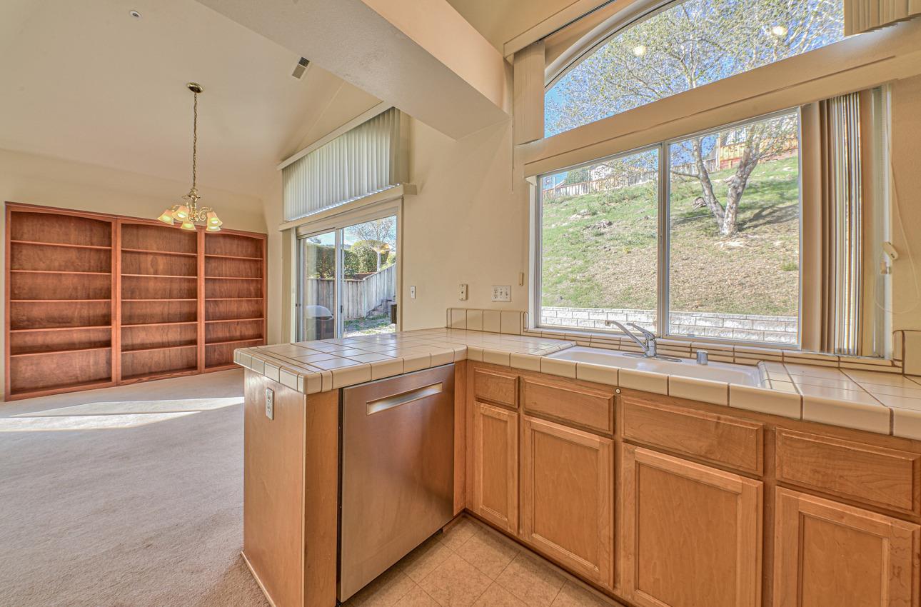 Detail Gallery Image 14 of 36 For 25238 Azalea Ct, Salinas,  CA 93908 - 3 Beds | 2 Baths