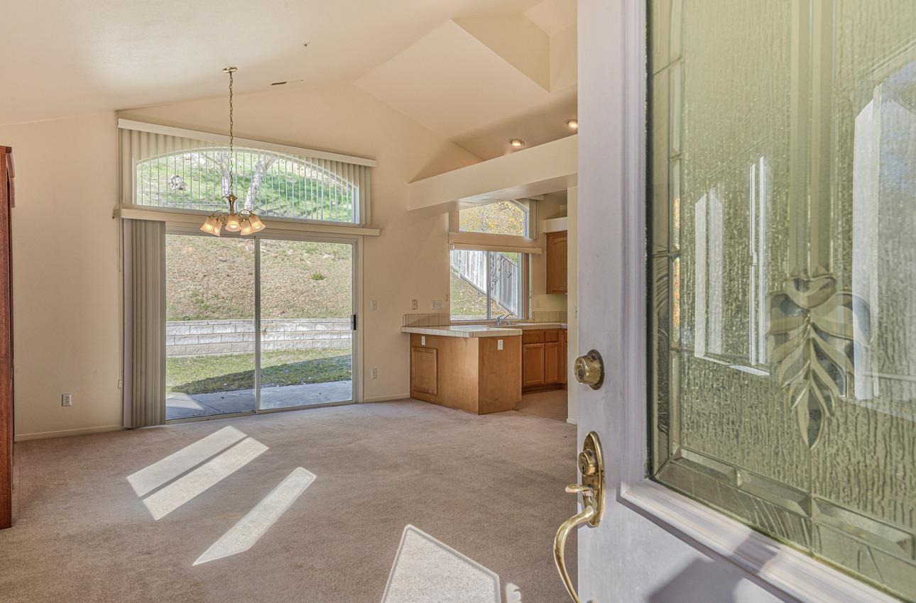 Detail Gallery Image 5 of 36 For 25238 Azalea Ct, Salinas,  CA 93908 - 3 Beds | 2 Baths