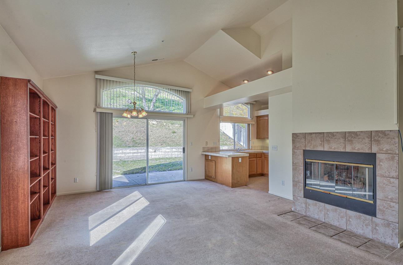 Detail Gallery Image 8 of 36 For 25238 Azalea Ct, Salinas,  CA 93908 - 3 Beds | 2 Baths