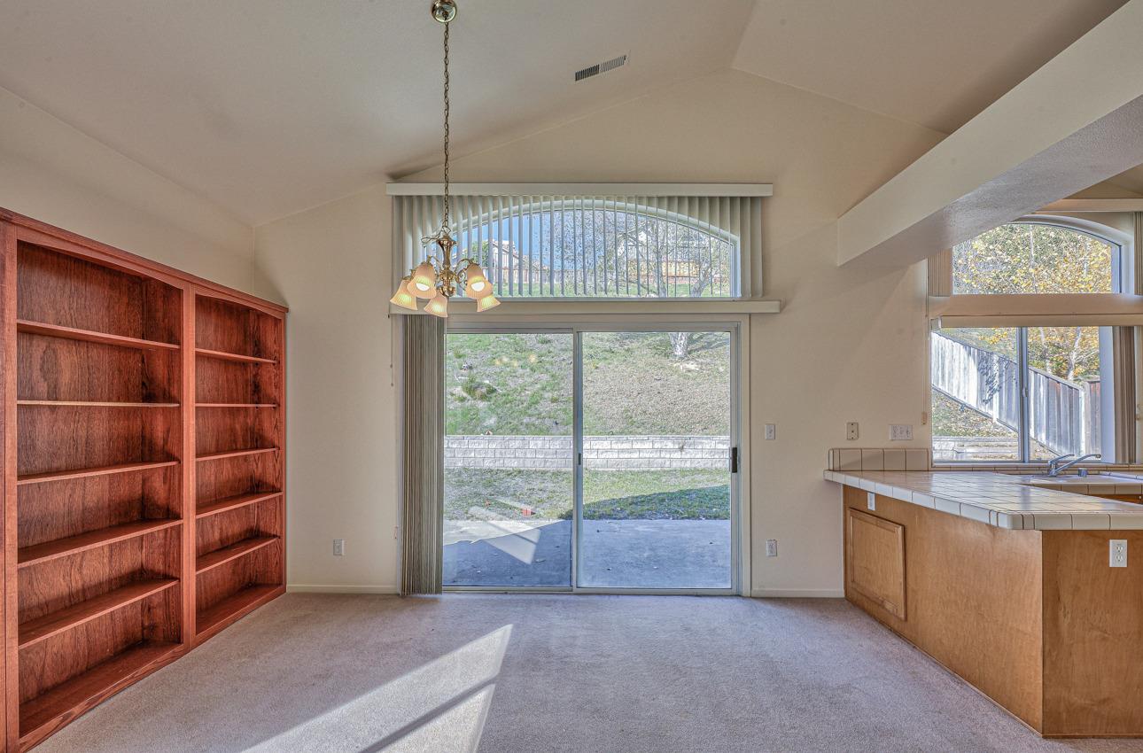 Detail Gallery Image 9 of 36 For 25238 Azalea Ct, Salinas,  CA 93908 - 3 Beds | 2 Baths
