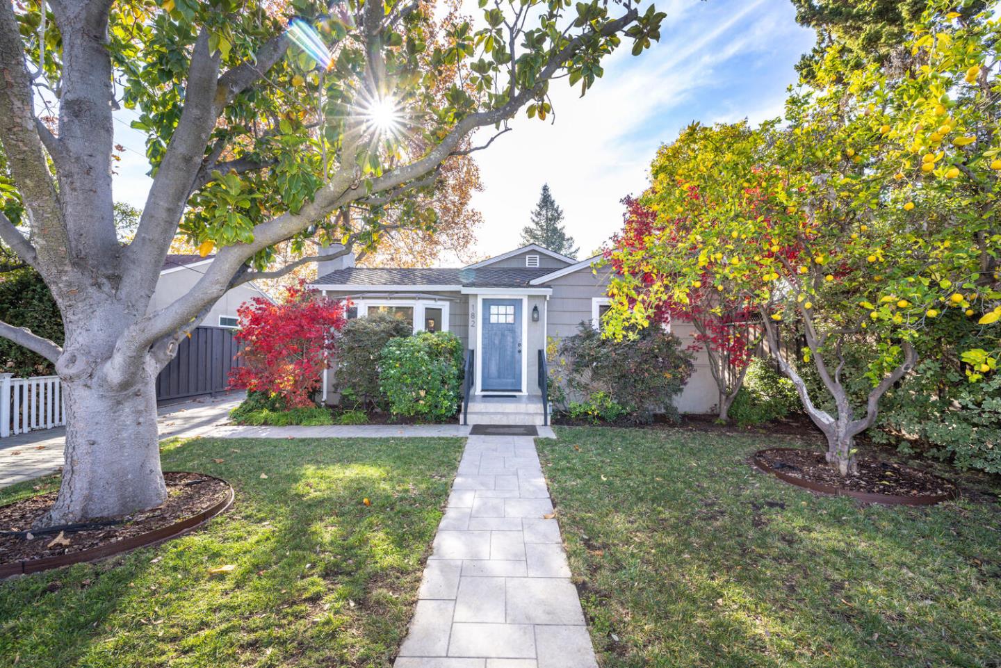 Photo of 182 Rutherford Ave in Redwood City, CA