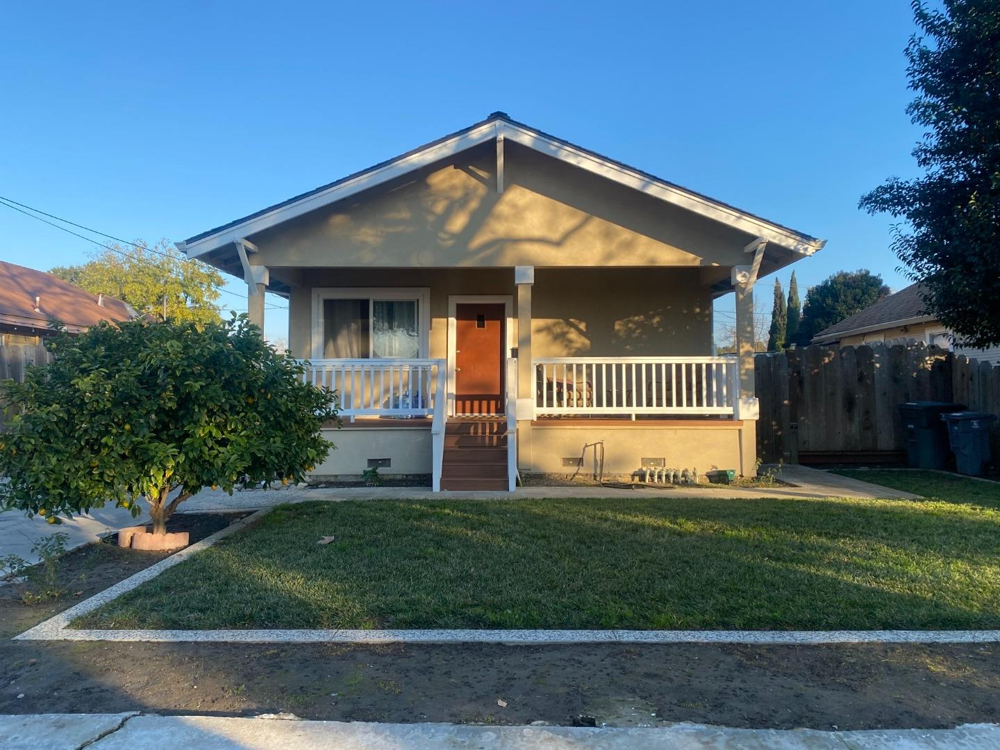 Photo of 1055 West St in Hollister, CA